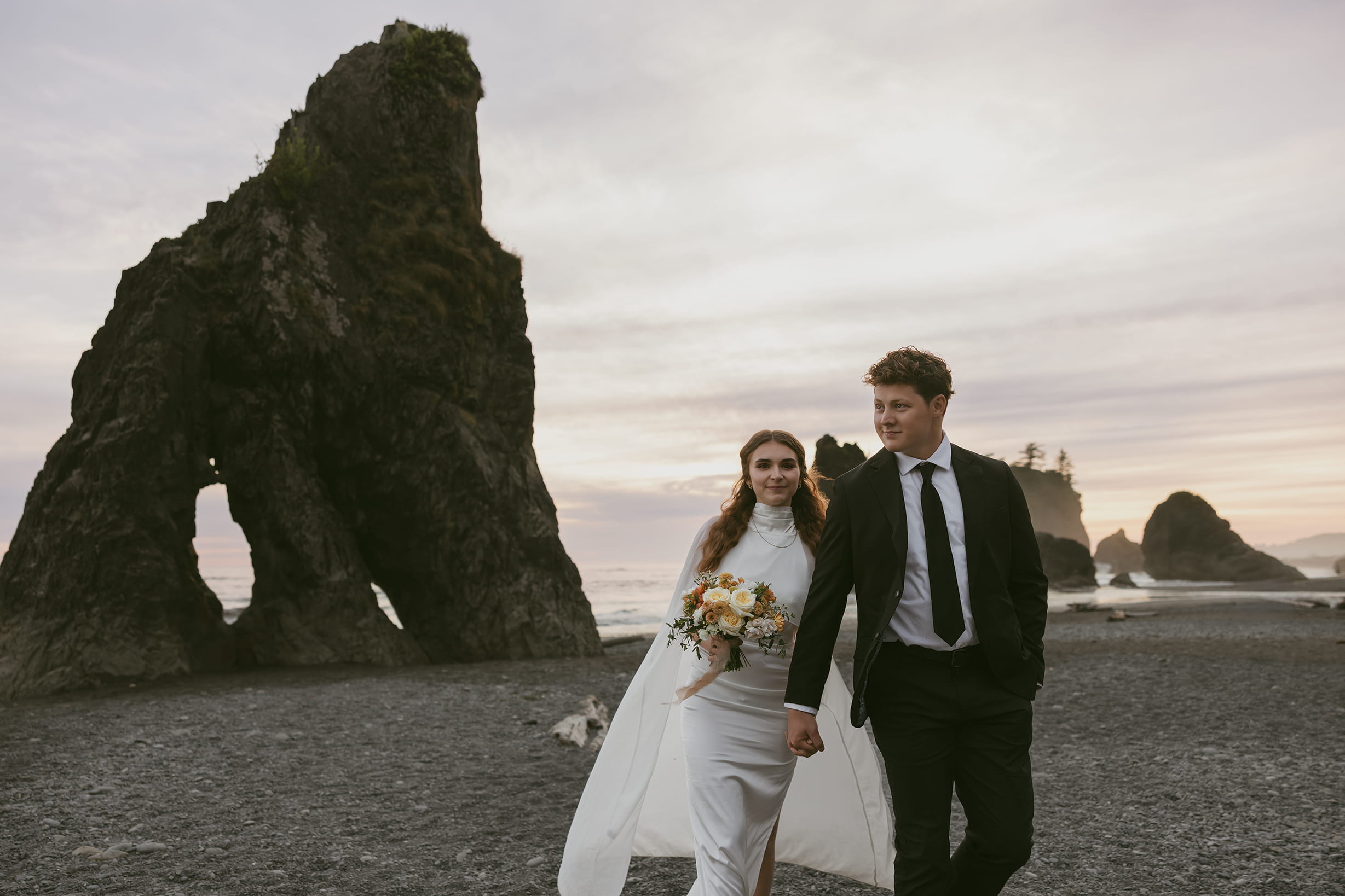couple eloping on Ruby Beach
